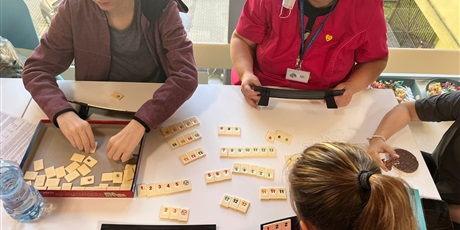 Powiększ grafikę: 10-pazdziernika-dzien-gier-planszowych-z-rummikub-668586.jpg