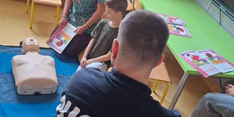 Powiększ grafikę: ratujemy-i-uczymy-ratowac-714658.jpg