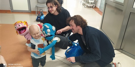 Powiększ grafikę: teatr-w-szpitalu-668600.jpg