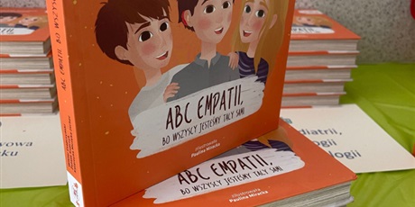 Powiększ grafikę: Książki "ABC Empatii - bo wszyscy jesteśmy tacy sami" trafią do małych pacjentów UCK w Gdańsku